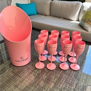 *NEW* Veuve Clicquot Set - 1 Champagne Bucket & 12 Matching Flutes
